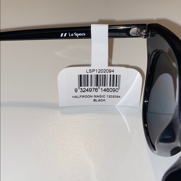 HALFMOON MAGIC | BLACK SUNGLASSES - Picture 3 of 5